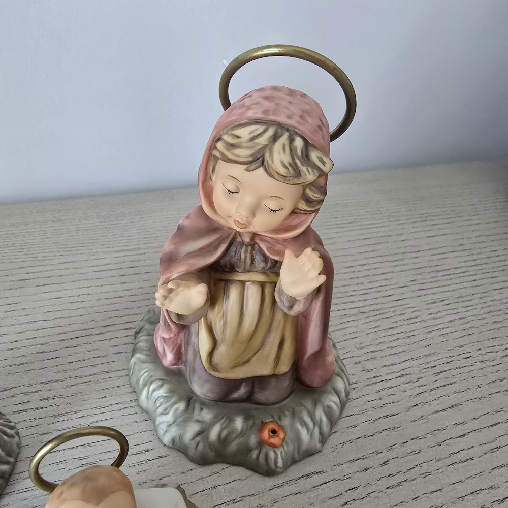 Vintage Berta Hummel Goebel 1996 Nativity - Picture 4 of 16